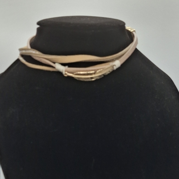 None Jewelry - Gold Feather Choker Style Boho Necklace Magnetic Clasp